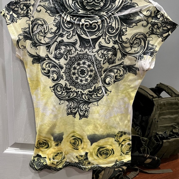 Set of shirt and tank top can be size S-M - Picture 4 of 5